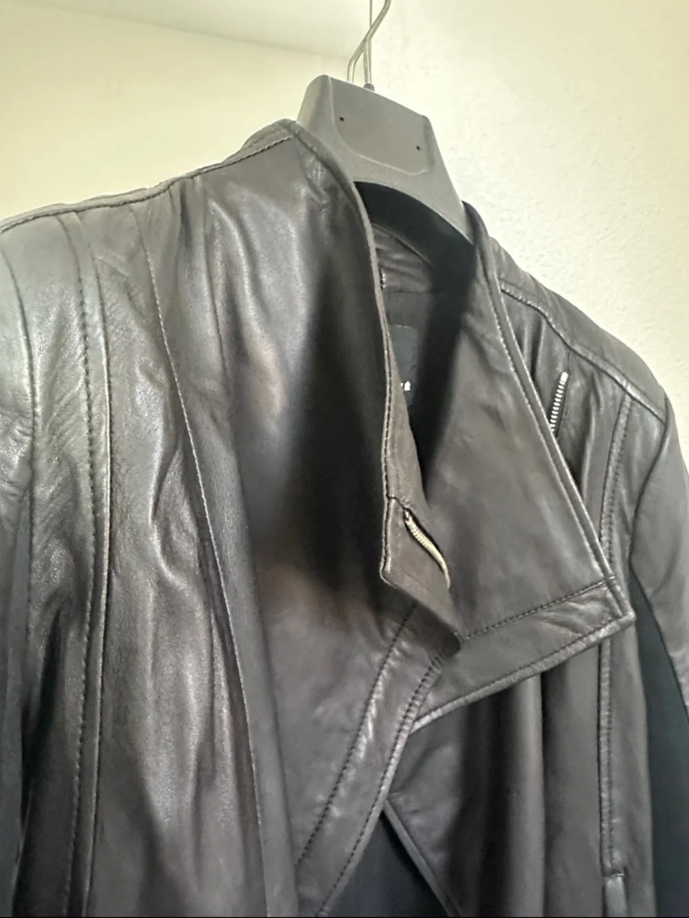 Trouvé Women's Black Leather Moto Jacket - Picture 6 of 10